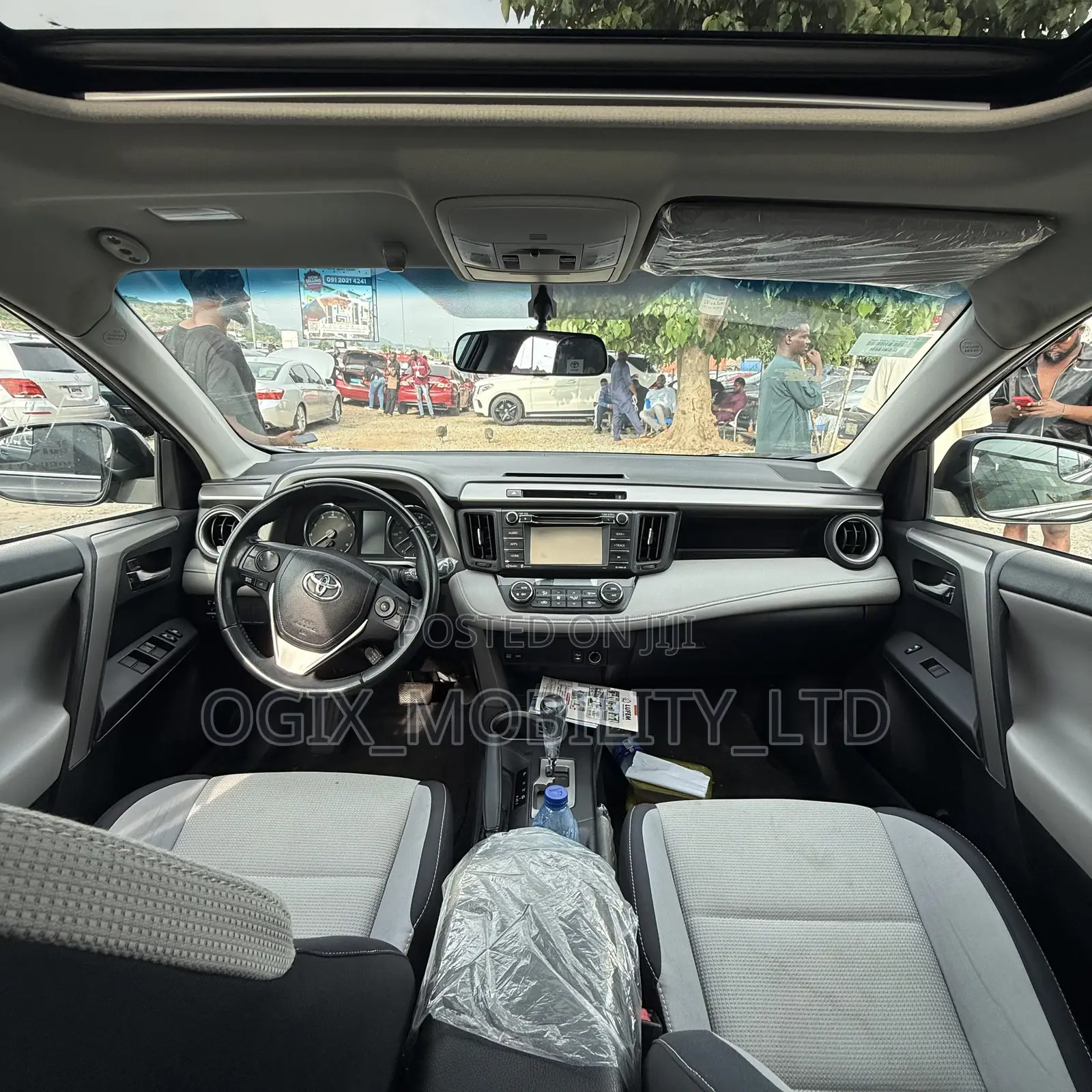 Toyota RAV4 XLE AWD (2.5L 4cyl 6A) 2017 Gray