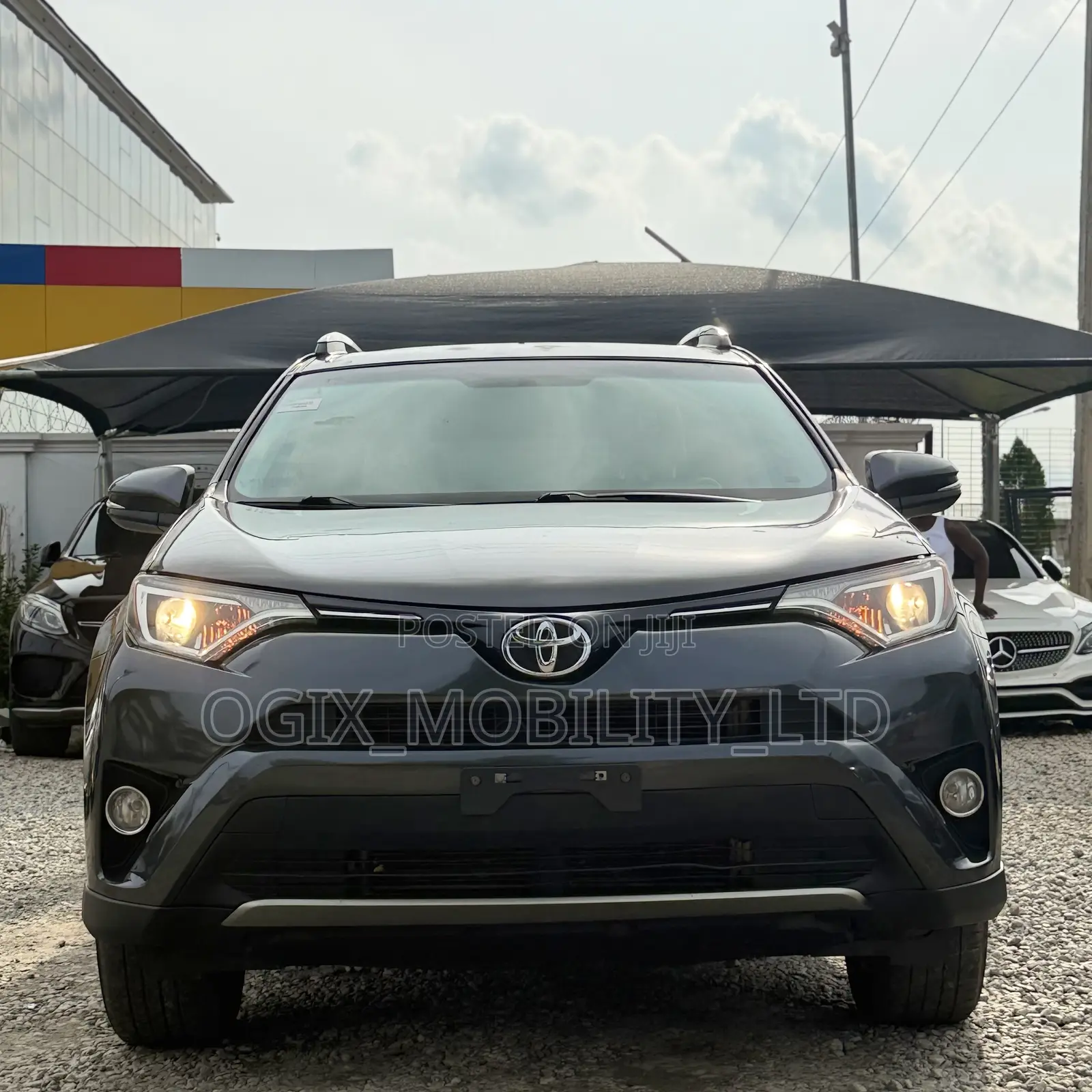 Toyota RAV4 XLE AWD (2.5L 4cyl 6A) 2017 Gray