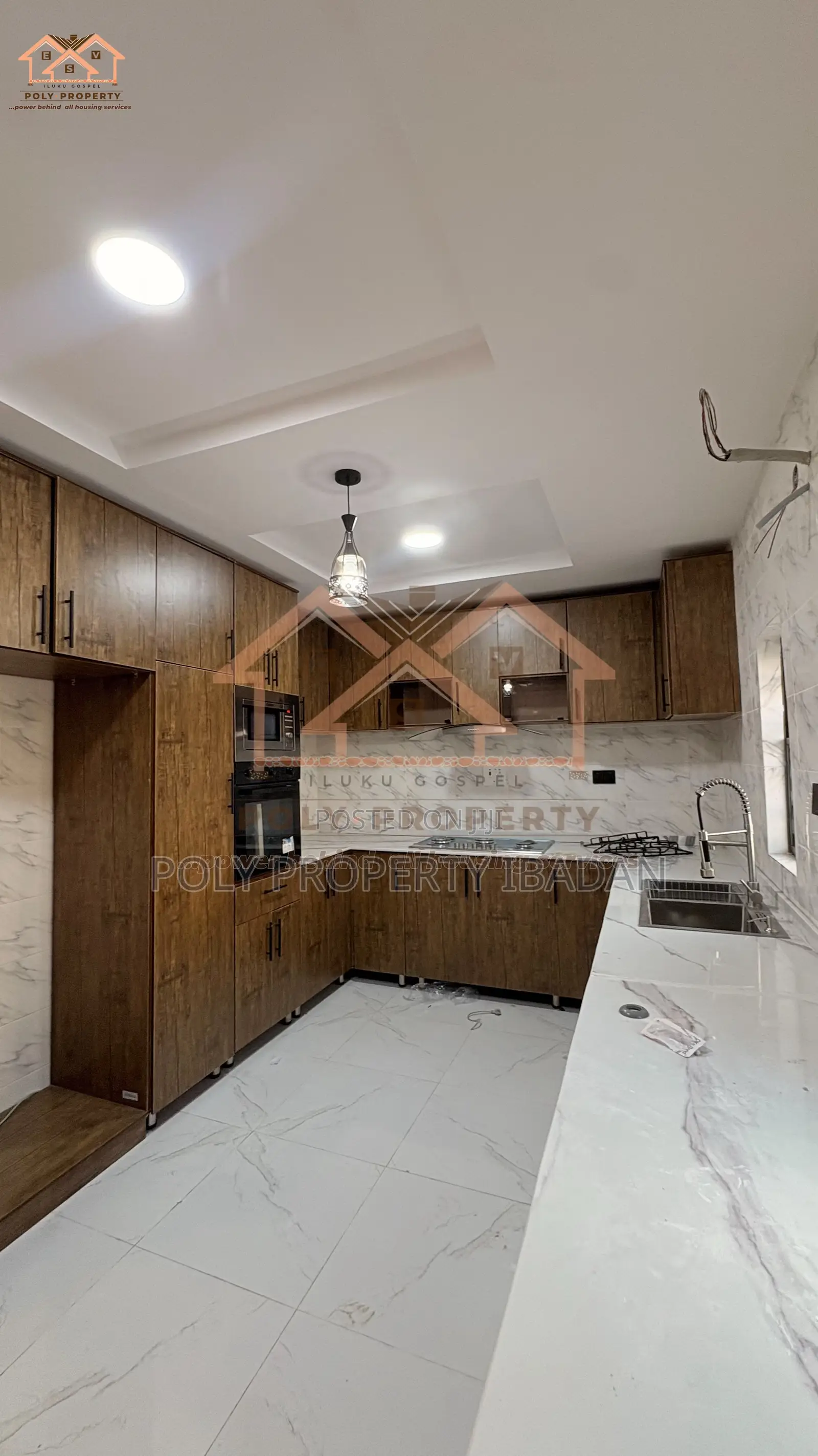 5bdrm Duplex in Carlton Gate Estate, Ibadan for sale