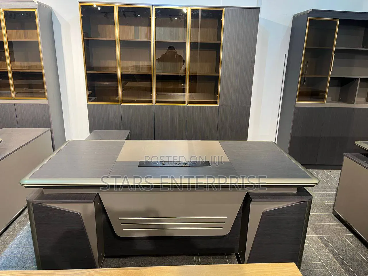 Office Table / Modern Office Desk.