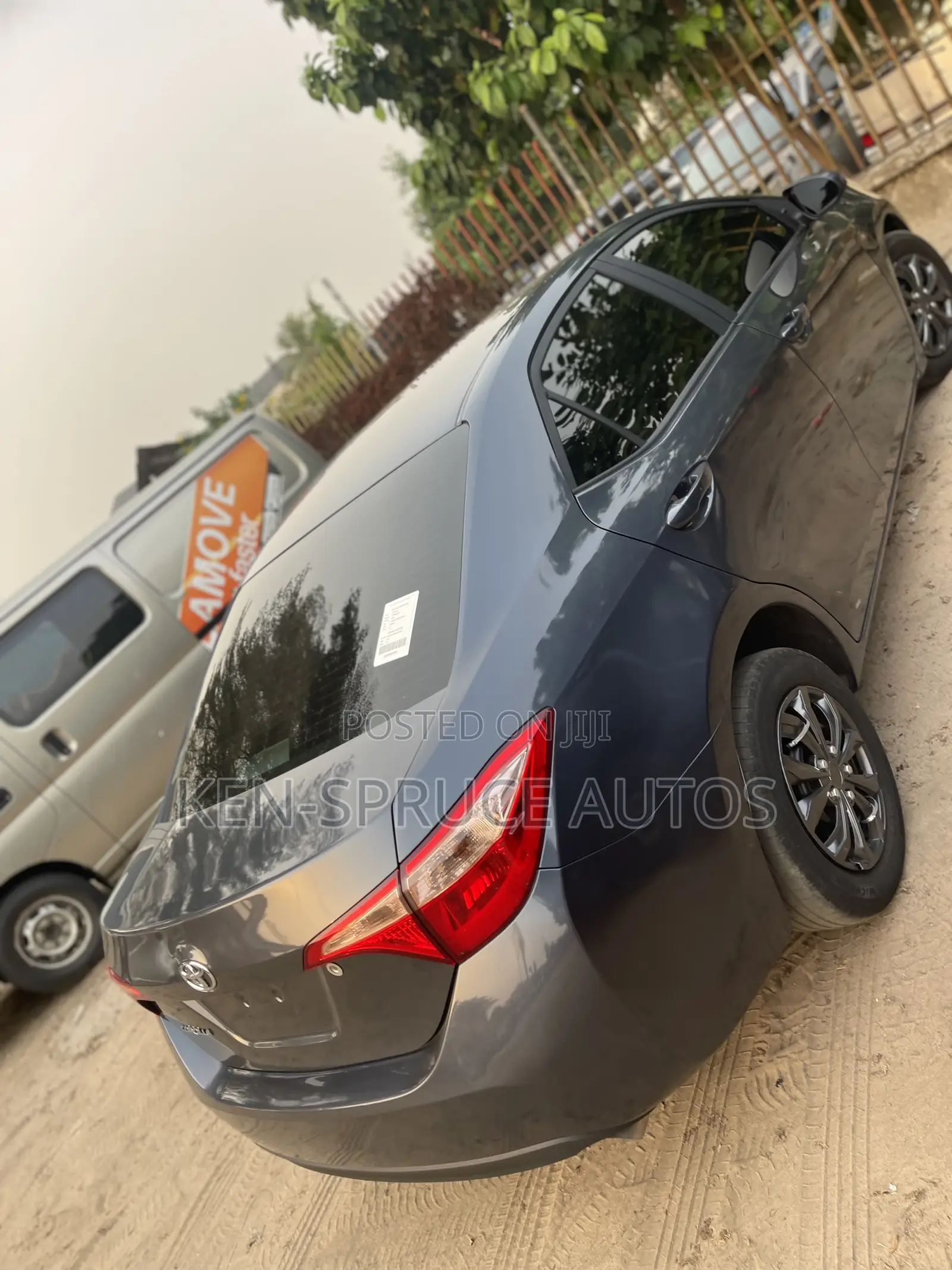 Toyota Corolla LE Eco (1.8L 4cyl 2A) 2019 Gray