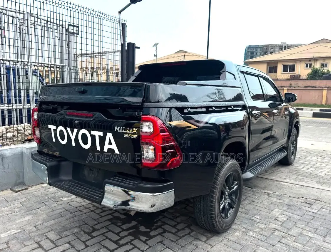 Toyota Hilux 2024 Black