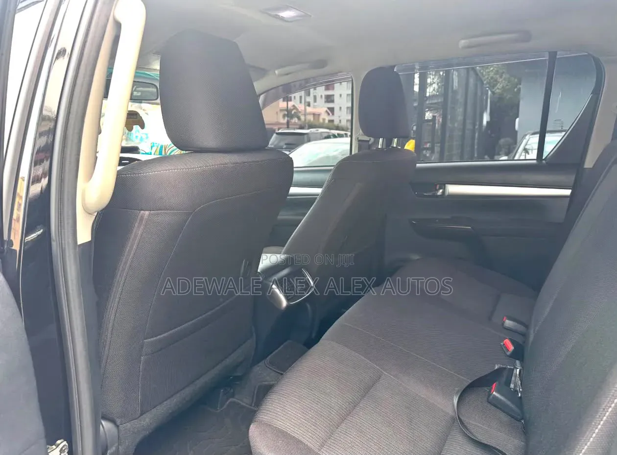 Toyota Hilux 2024 Black