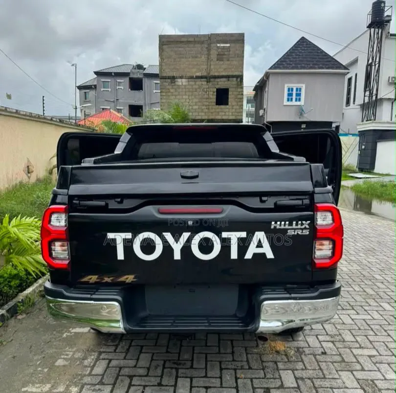 Toyota Hilux 2024 Black