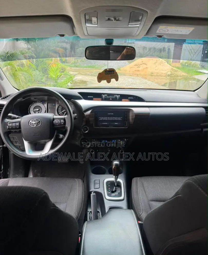 Toyota Hilux 2024 Black