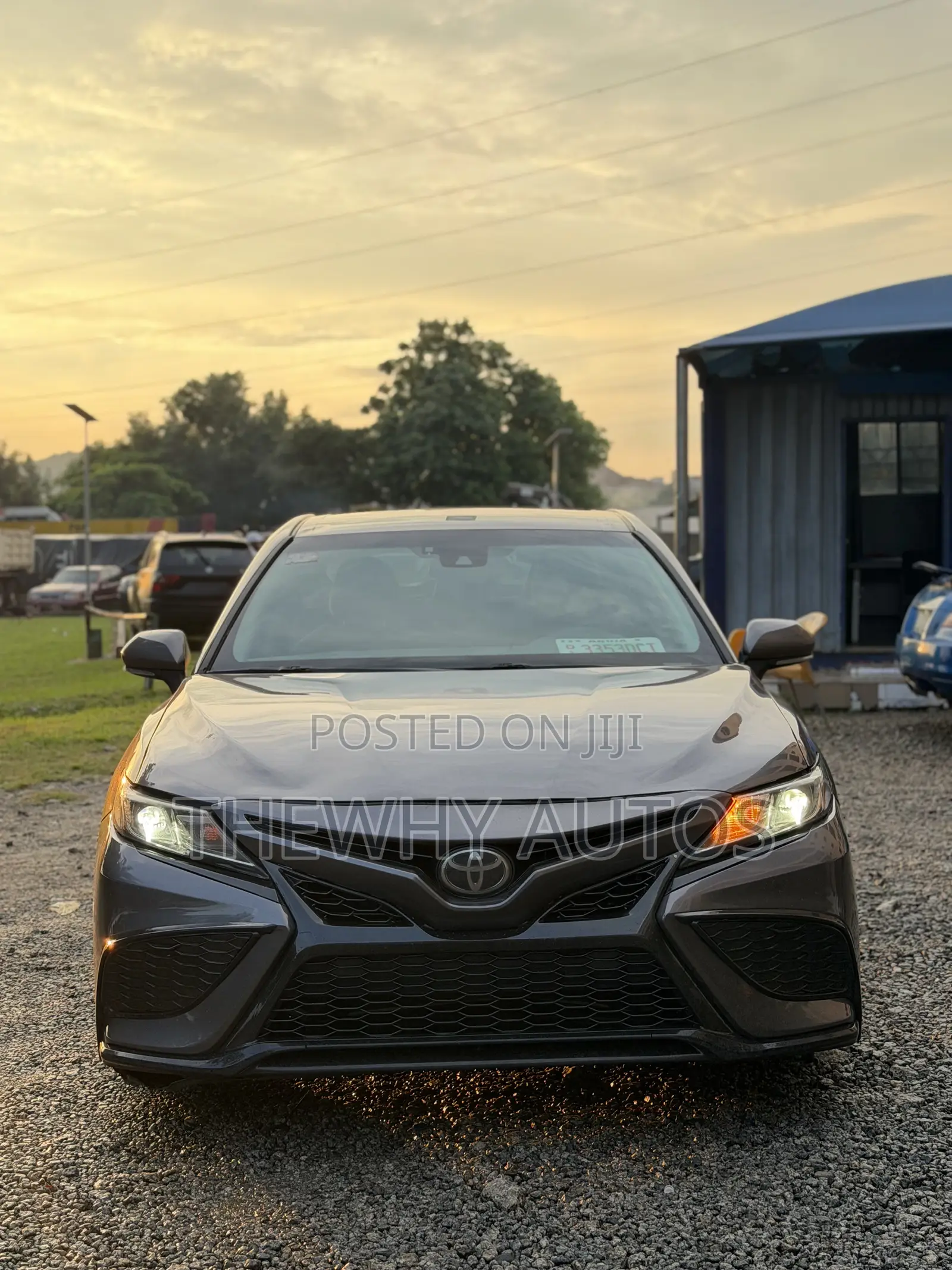 Toyota Camry LE FWD (2.5L 4cyl 8AM) 2018 Gray