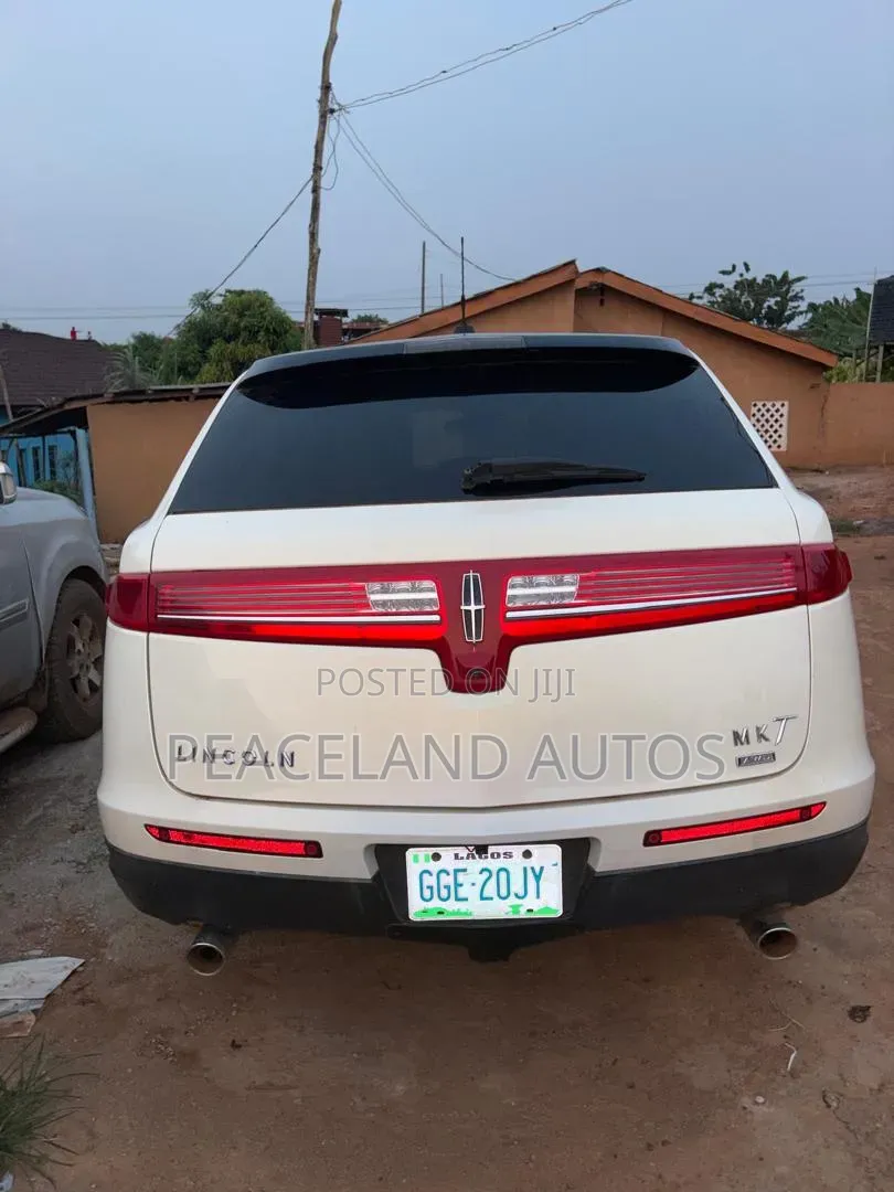 Lincoln MKT 2013 White