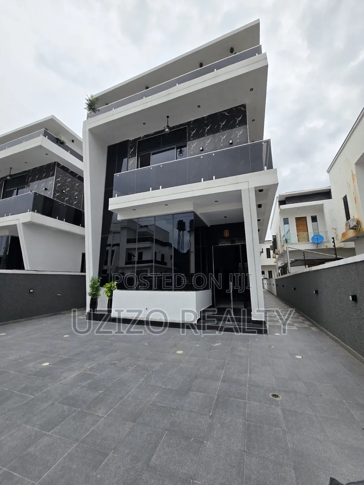 5bdrm Duplex in Sangotedo for sale