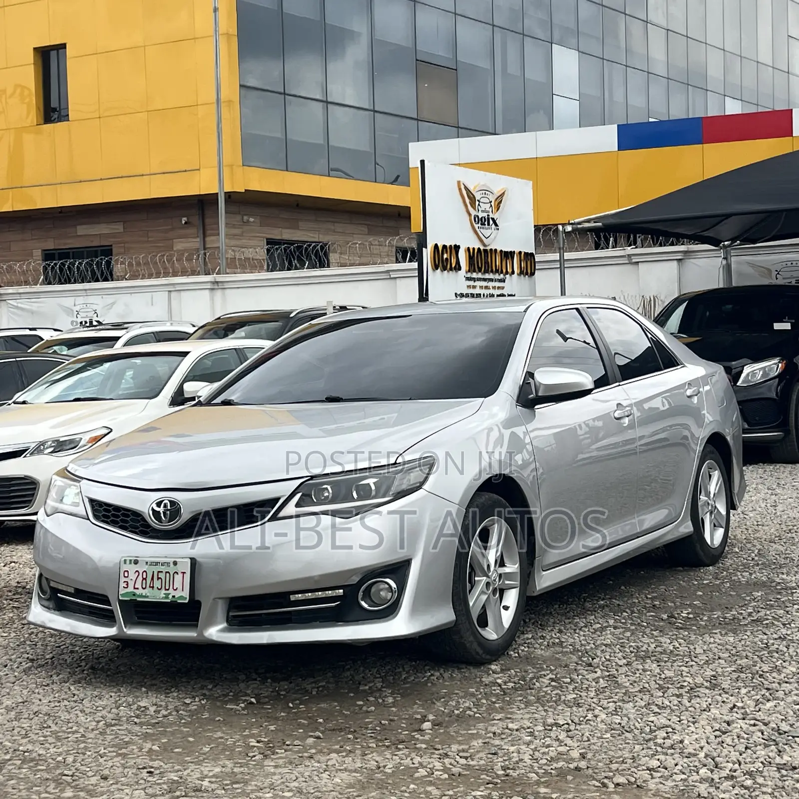 Toyota Camry LE 4dr Sedan (2.5L 4cyl 6A) 2013 Silver