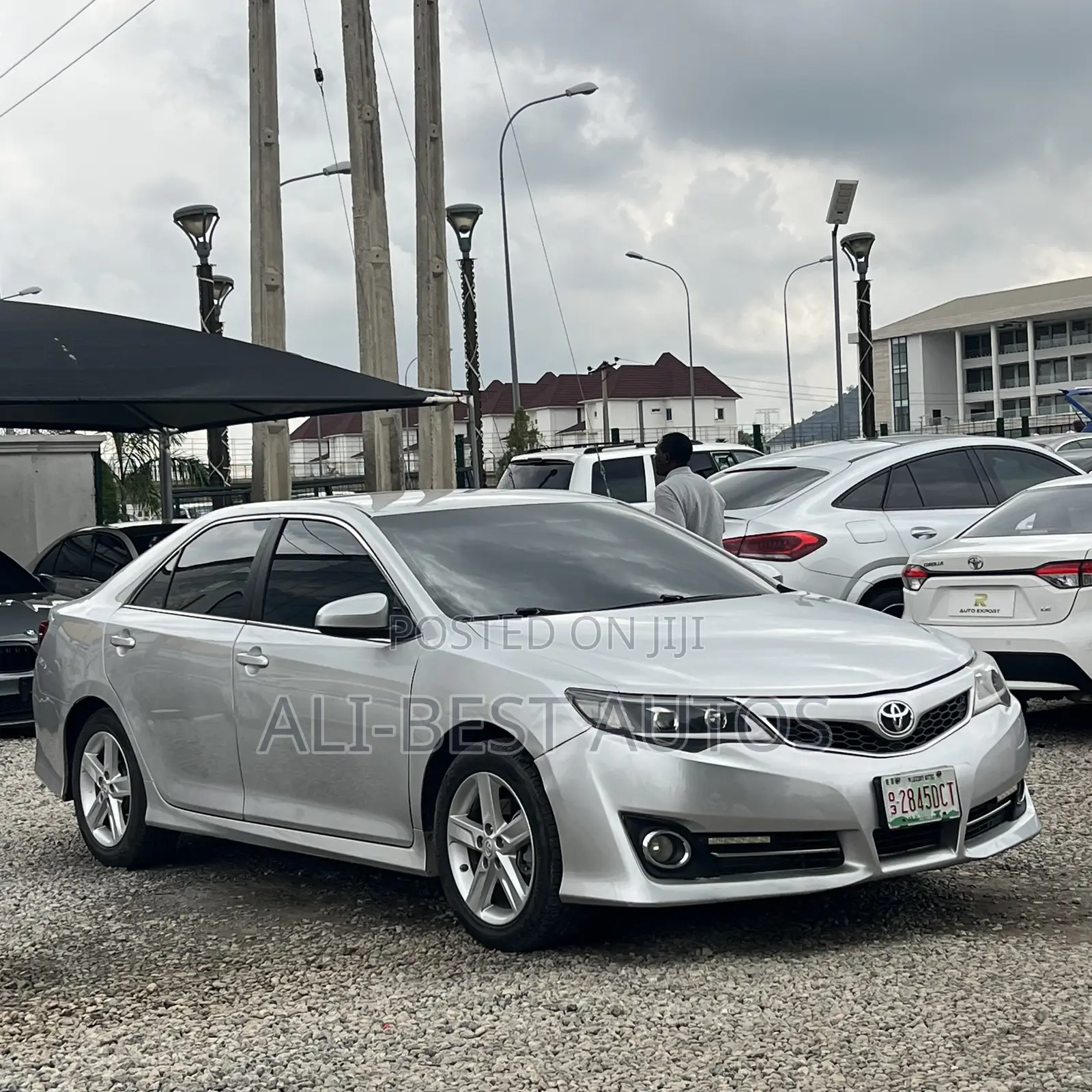 Toyota Camry LE 4dr Sedan (2.5L 4cyl 6A) 2013 Silver