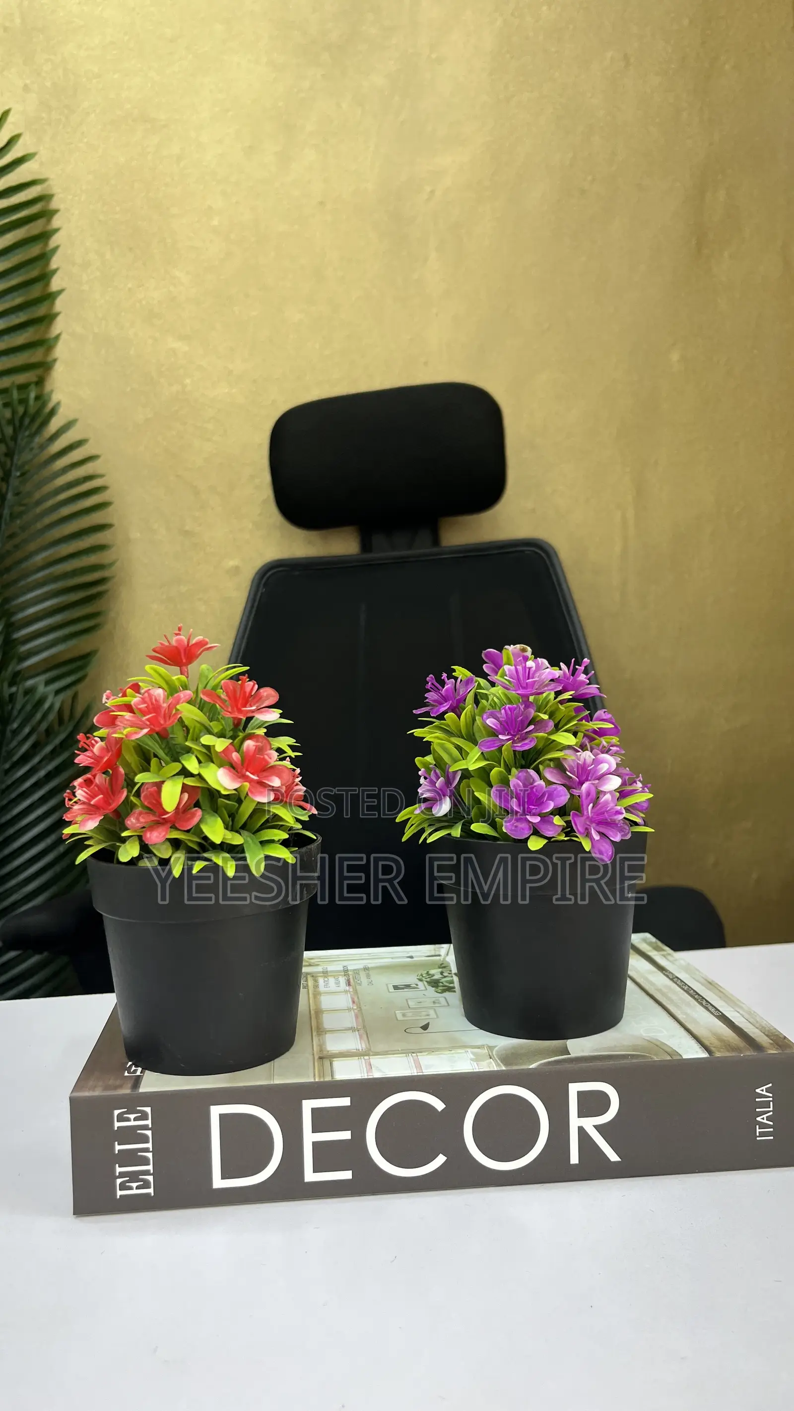 Table Flower in Black Vase