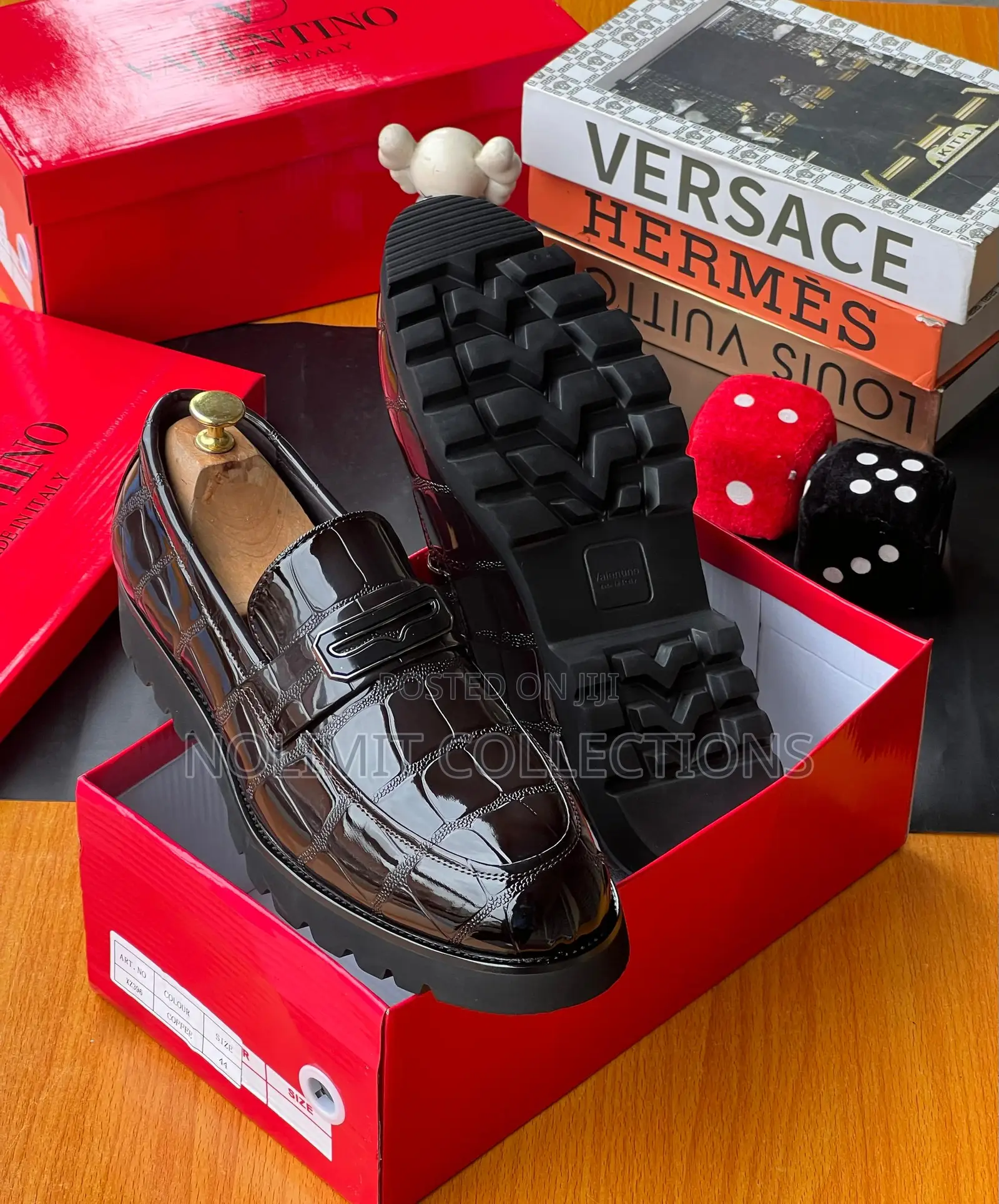 Crocodile Patterned Glossy Leather Loafers With Black Sole