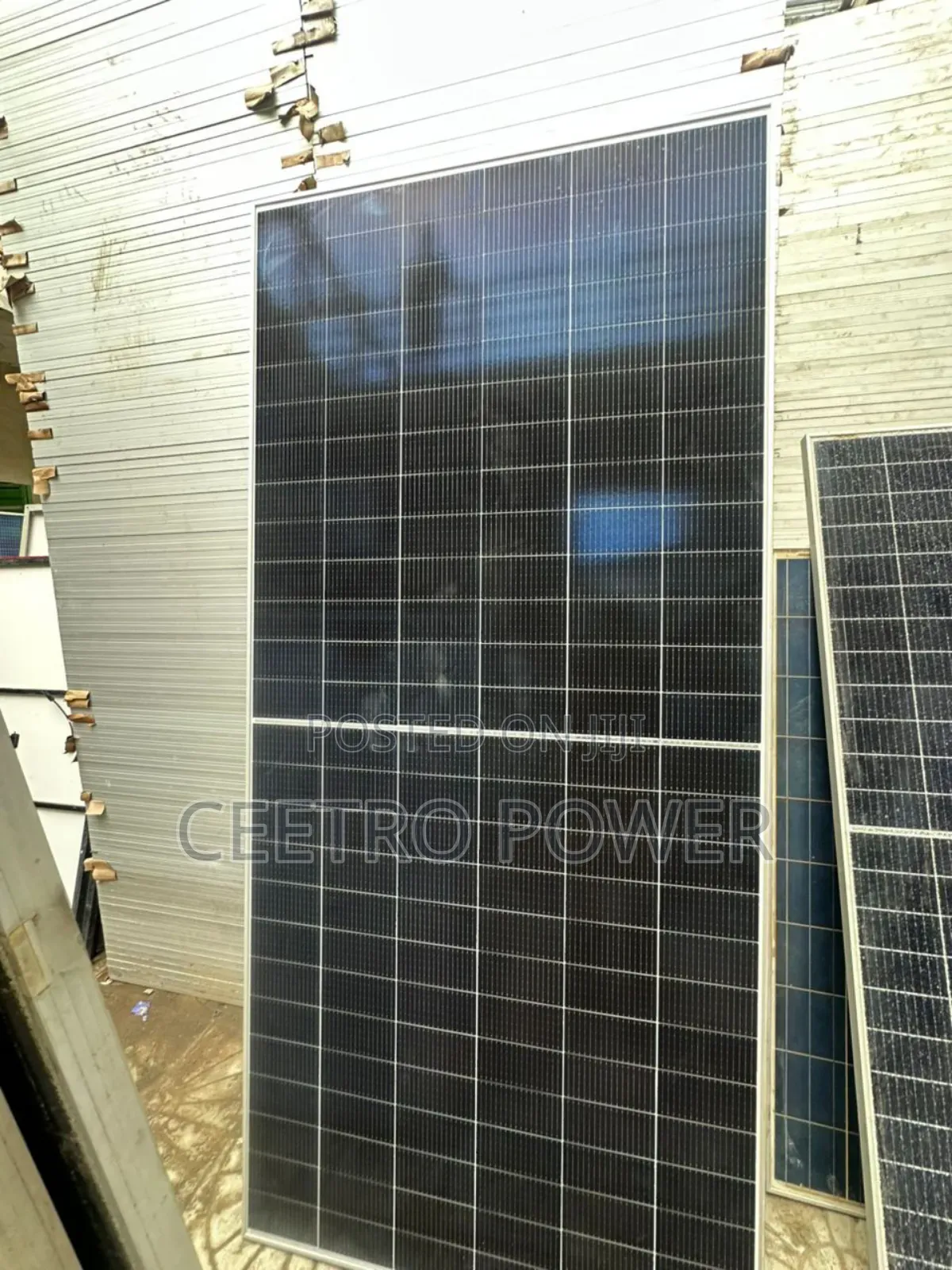 585watts Bifacial Solar Panel