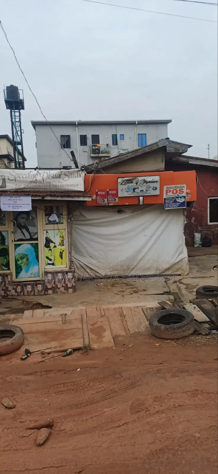 6bdrm Bungalow in Kiniun-Ifa Estate, Ifako-Gbagada for sale