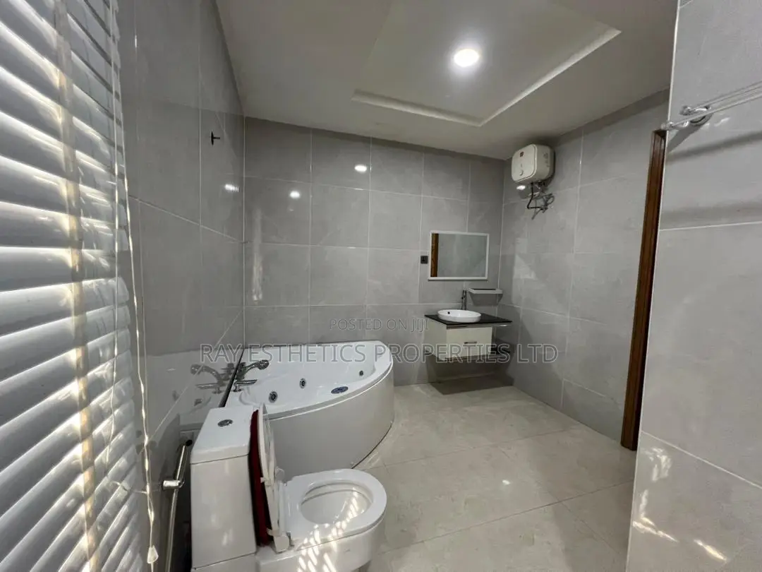 Furnished 5bdrm Duplex in Lekki Phase 1 for sale