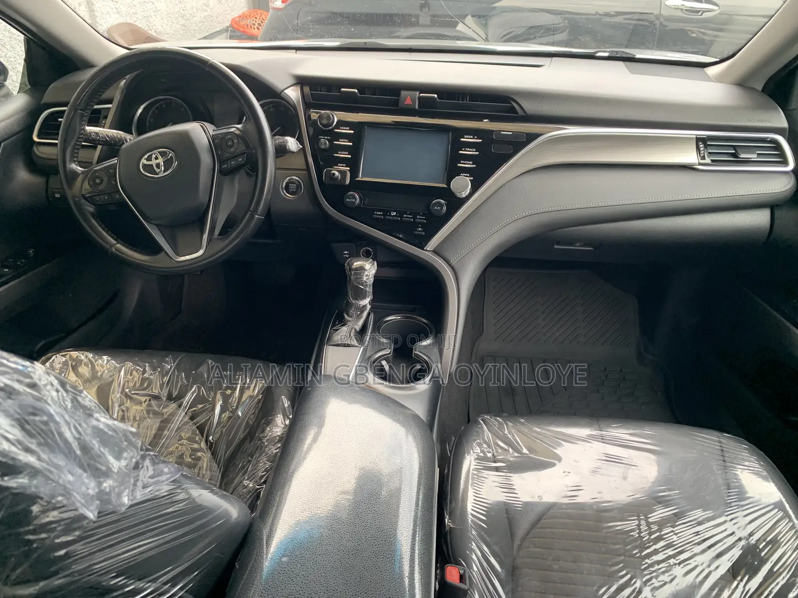 Toyota Camry SE FWD (2.5L 4cyl 8AM) 2018 Silver