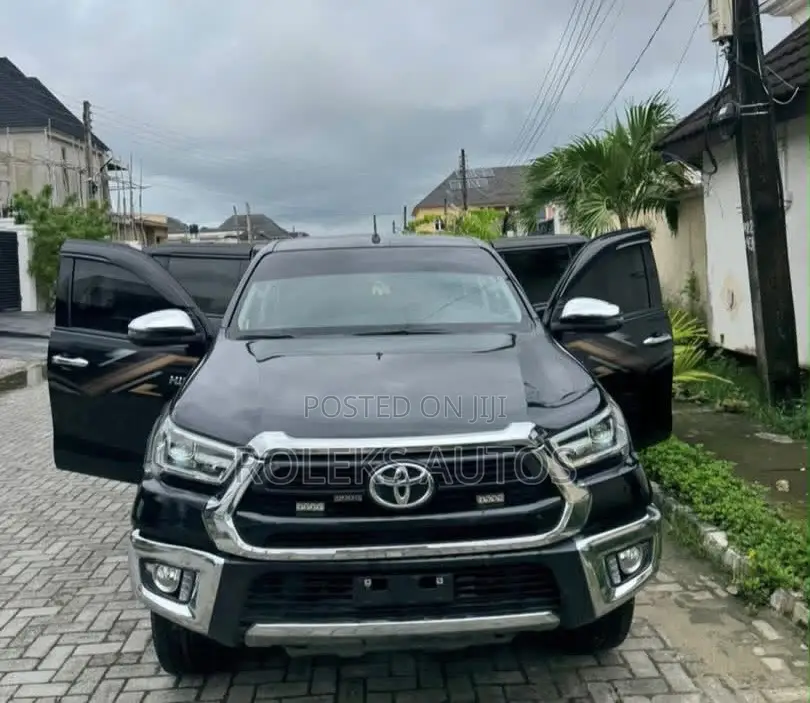 Toyota Hilux 2023 Black