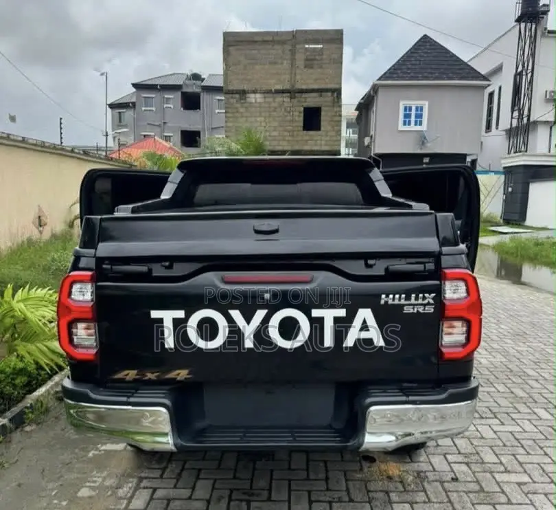 Toyota Hilux 2023 Black
