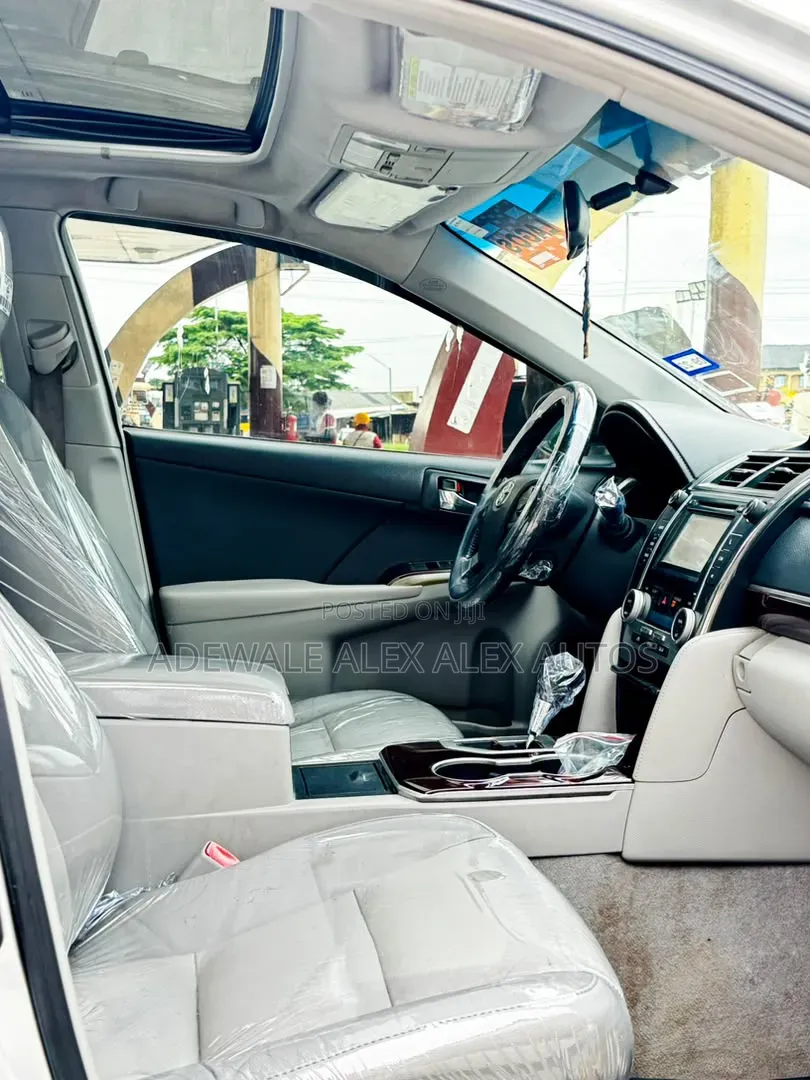 Toyota Camry XLE 4dr Sedan (2.5L 4cyl 6A) 2013 Silver