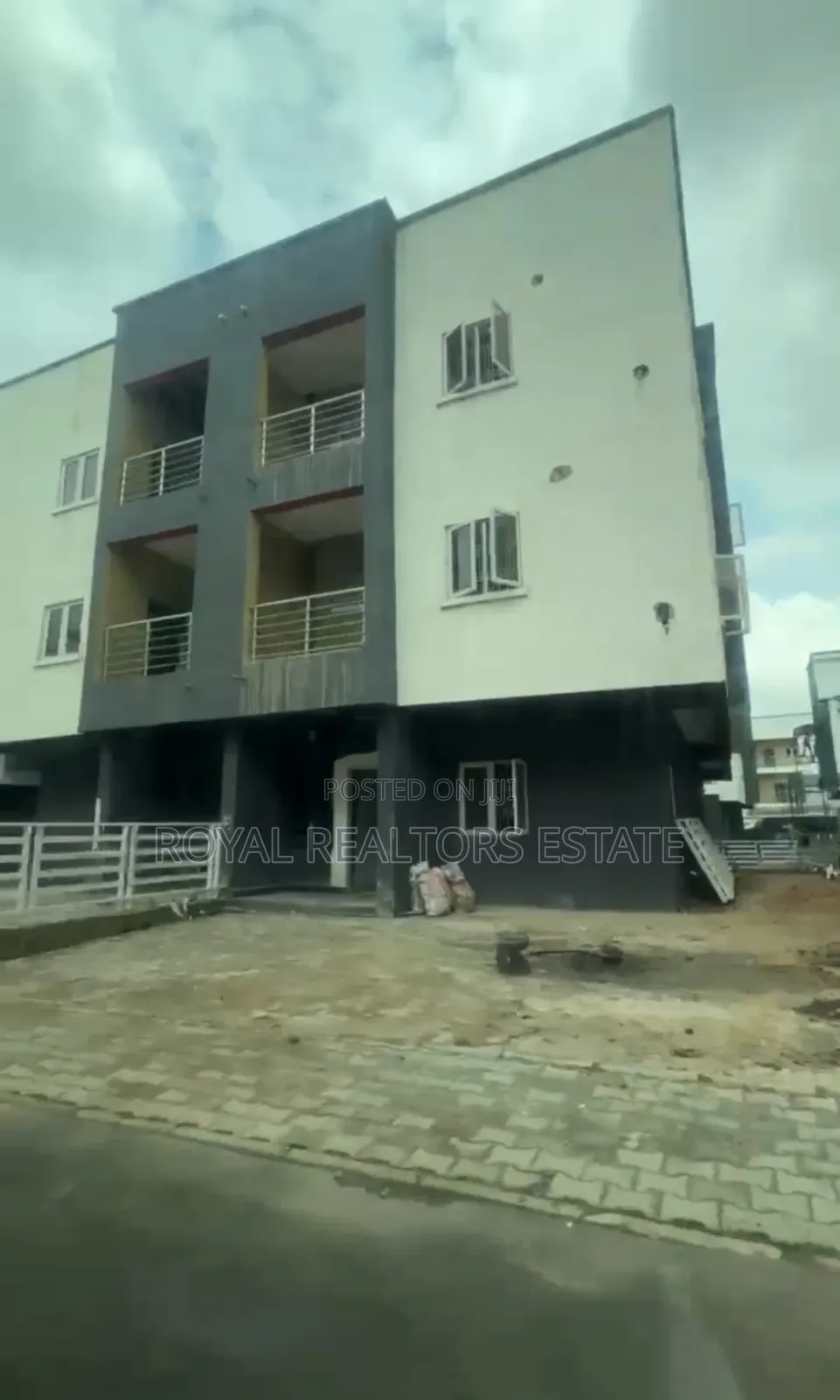 5bdrm Townhouse/Terrace in Katampe Extension for sale