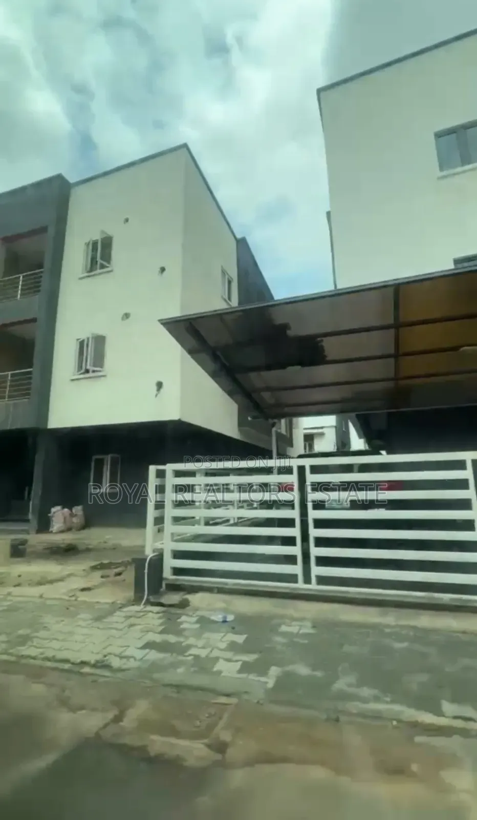 5bdrm Townhouse/Terrace in Katampe Extension for sale