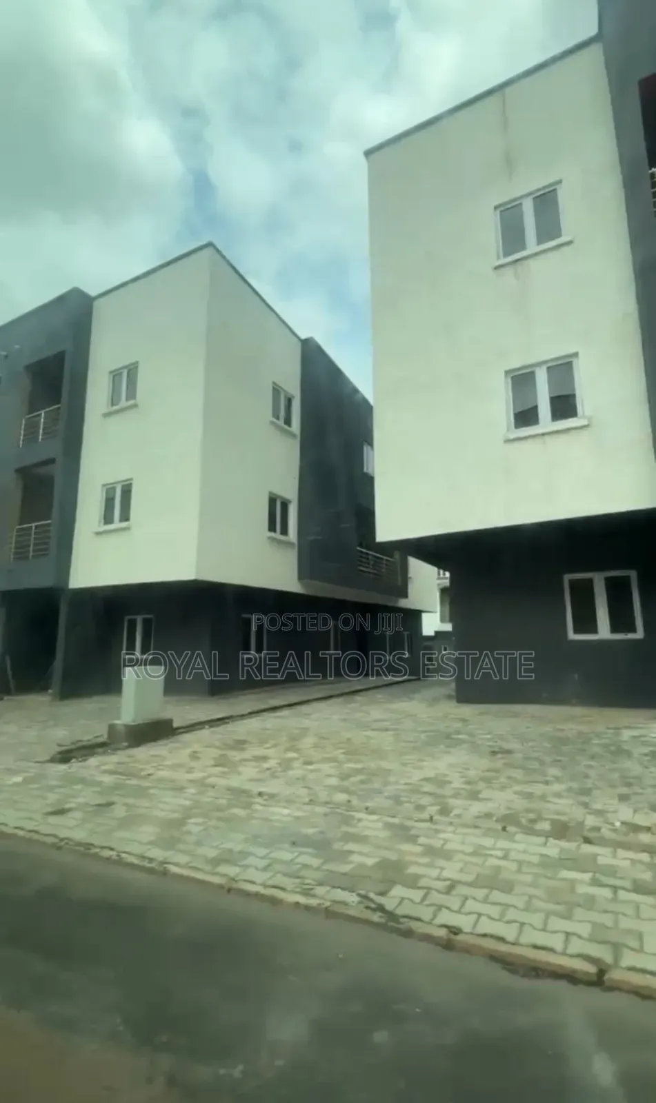 5bdrm Townhouse/Terrace in Katampe Extension for sale
