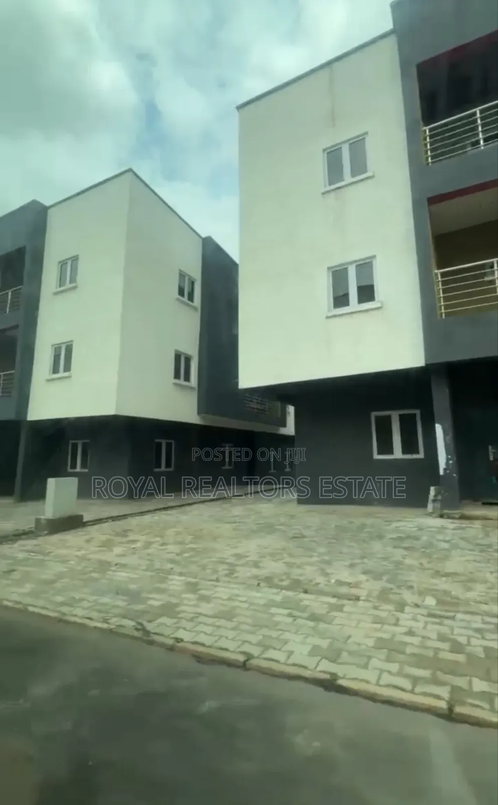 5bdrm Townhouse/Terrace in Katampe Extension for sale