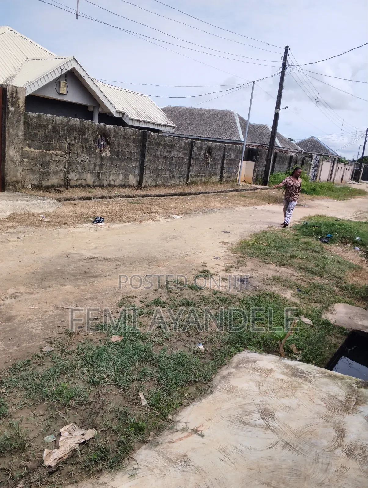 3bdrm Bungalow in Fawole Estate, Igbogbo for sale