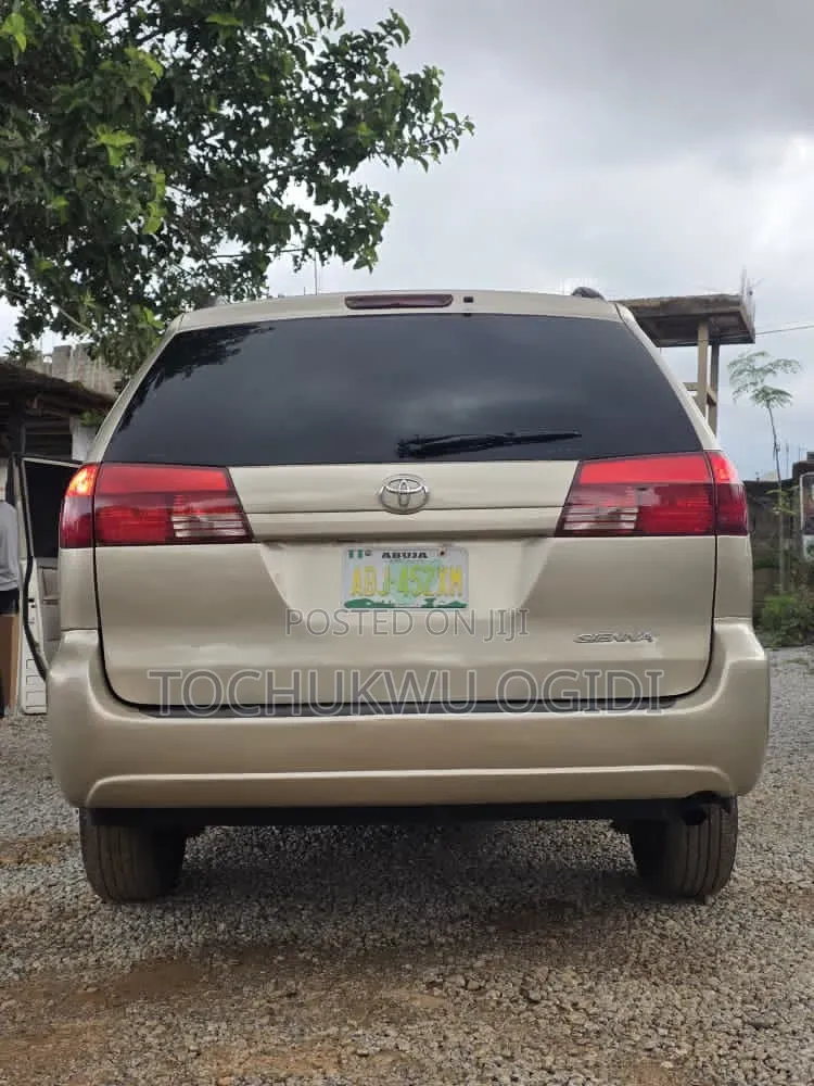 Toyota Sienna 2005 Gold