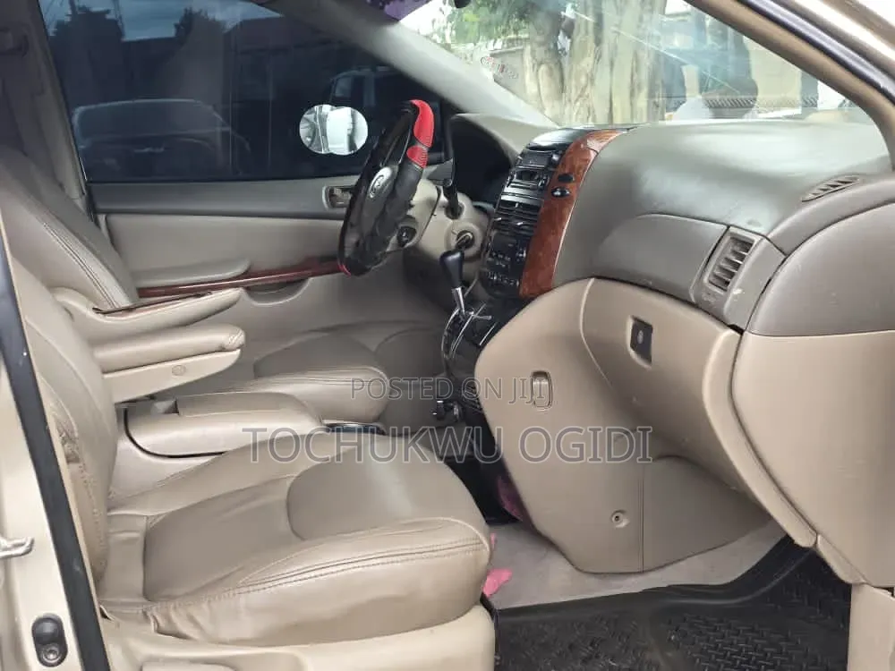 Toyota Sienna 2005 Gold