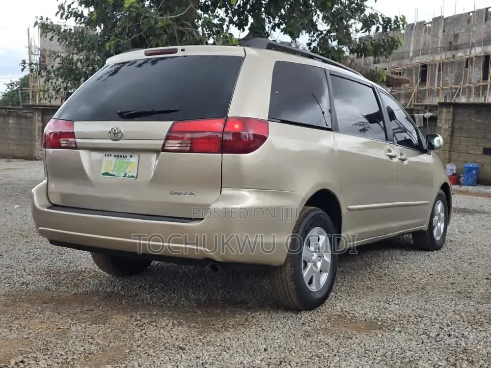 Toyota Sienna 2005 Gold