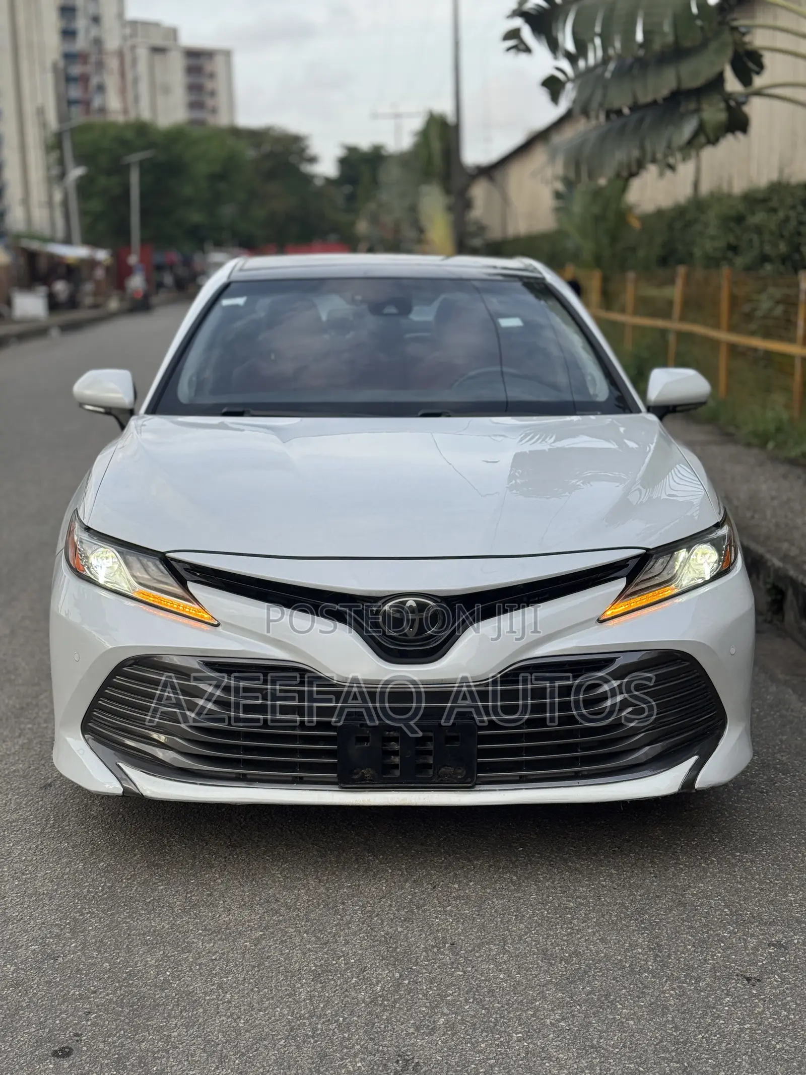 Toyota Camry XLE V6 (3.5L V6 8A) 2019 White