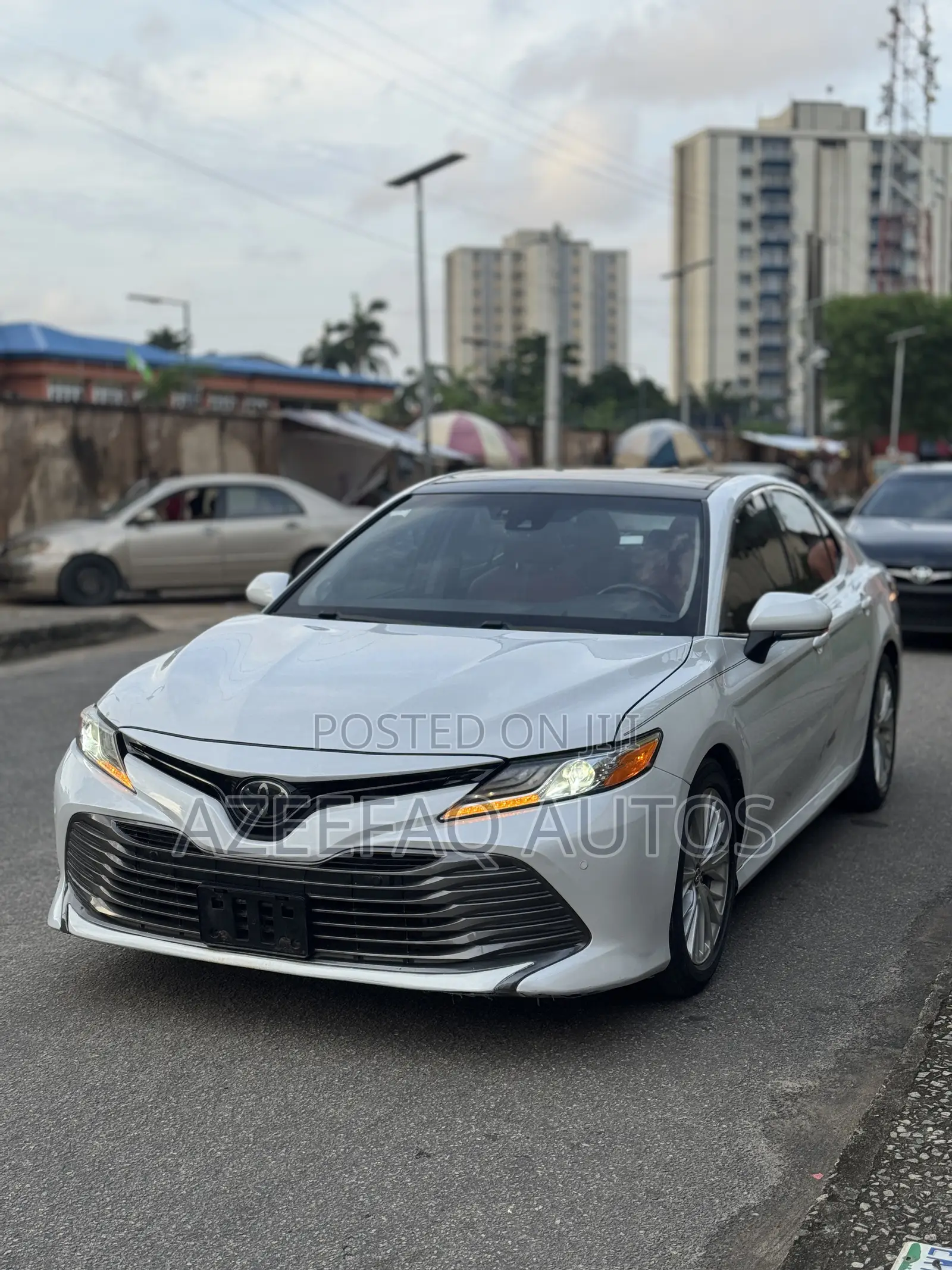 Toyota Camry XLE V6 (3.5L V6 8A) 2019 White