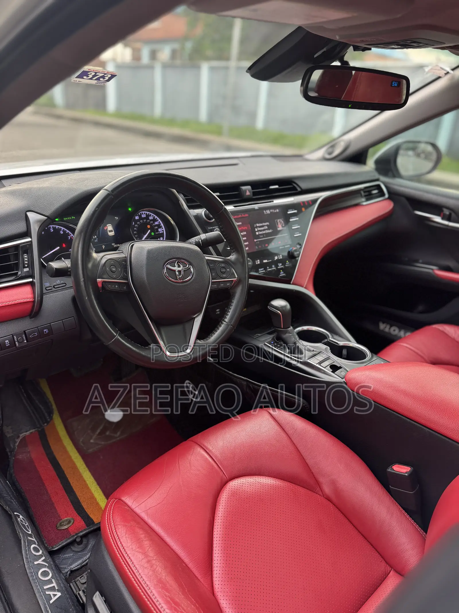 Toyota Camry XLE V6 (3.5L V6 8A) 2019 White