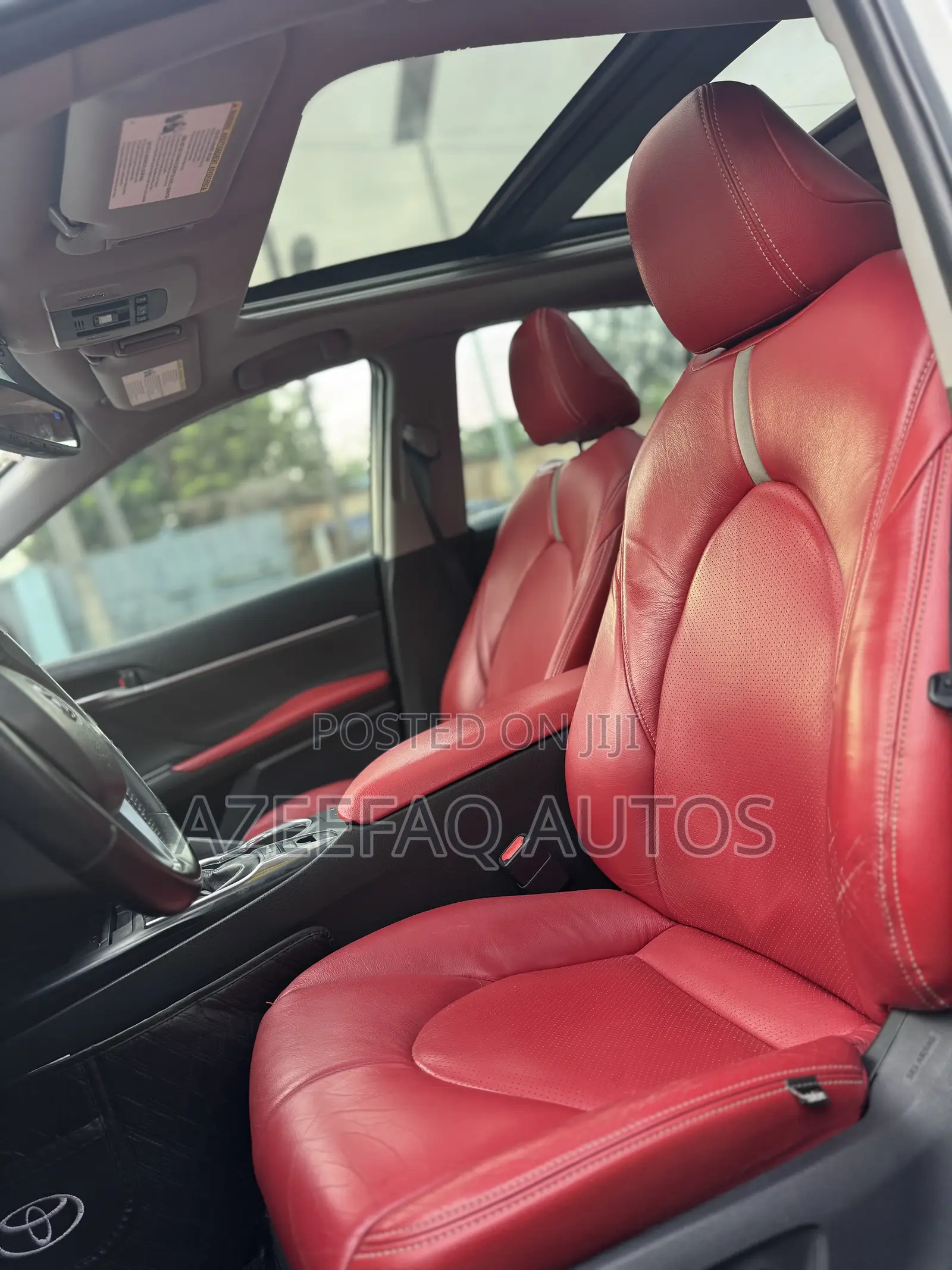 Toyota Camry XLE V6 (3.5L V6 8A) 2019 White