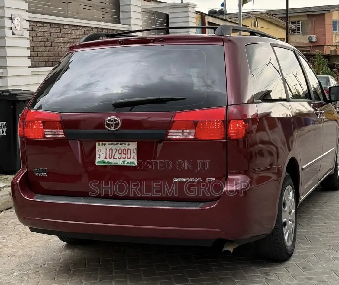 Toyota Sienna 2003 Red