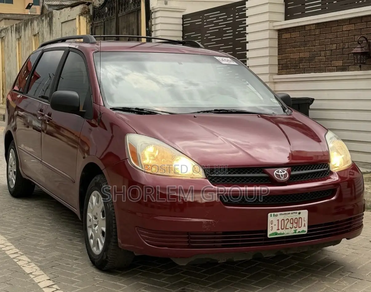 Toyota Sienna 2003 Red
