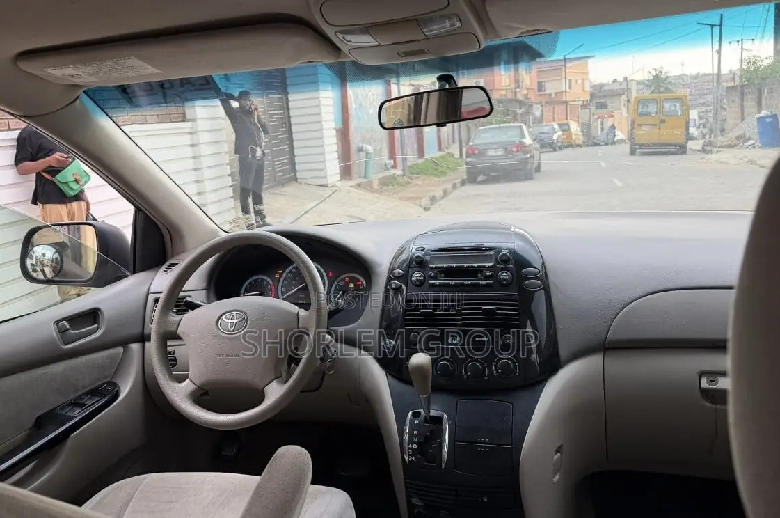 Toyota Sienna 2003 Red