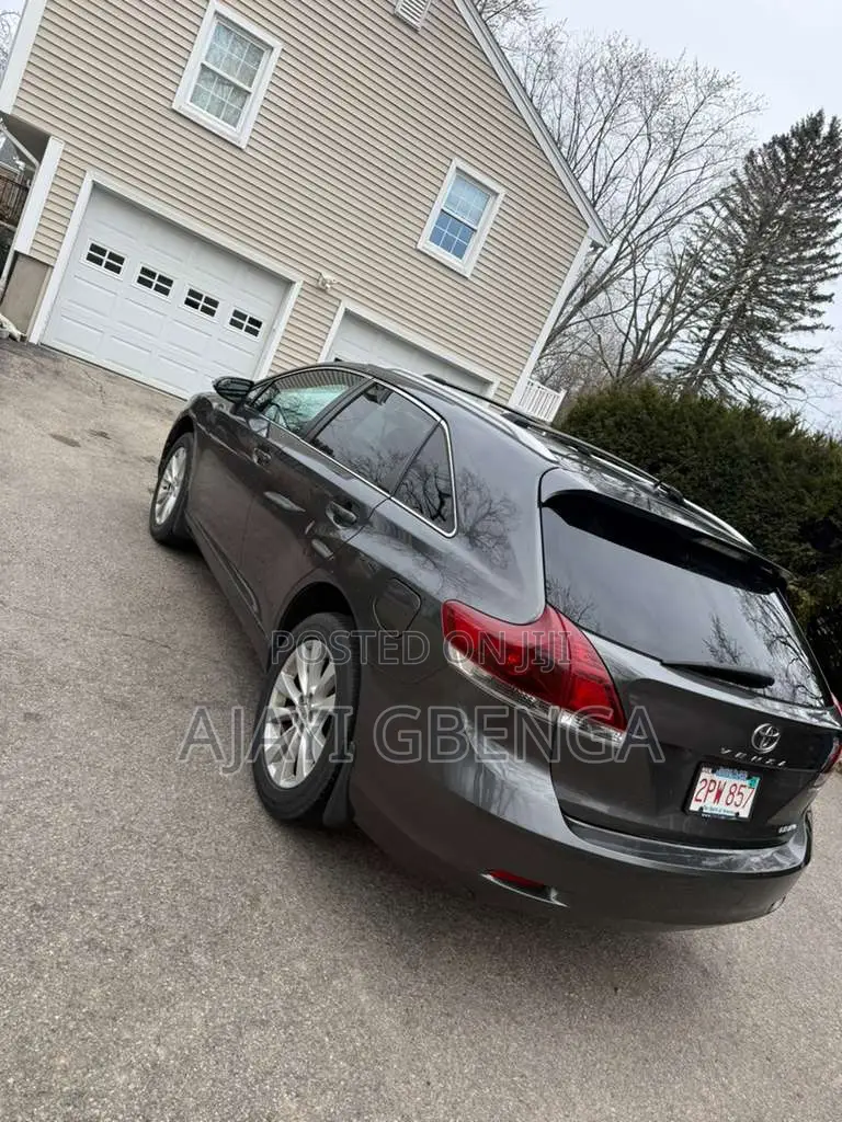 Toyota Venza LE 4dr Wagon (2.7L 4cyl 6A) 2014 Gray
