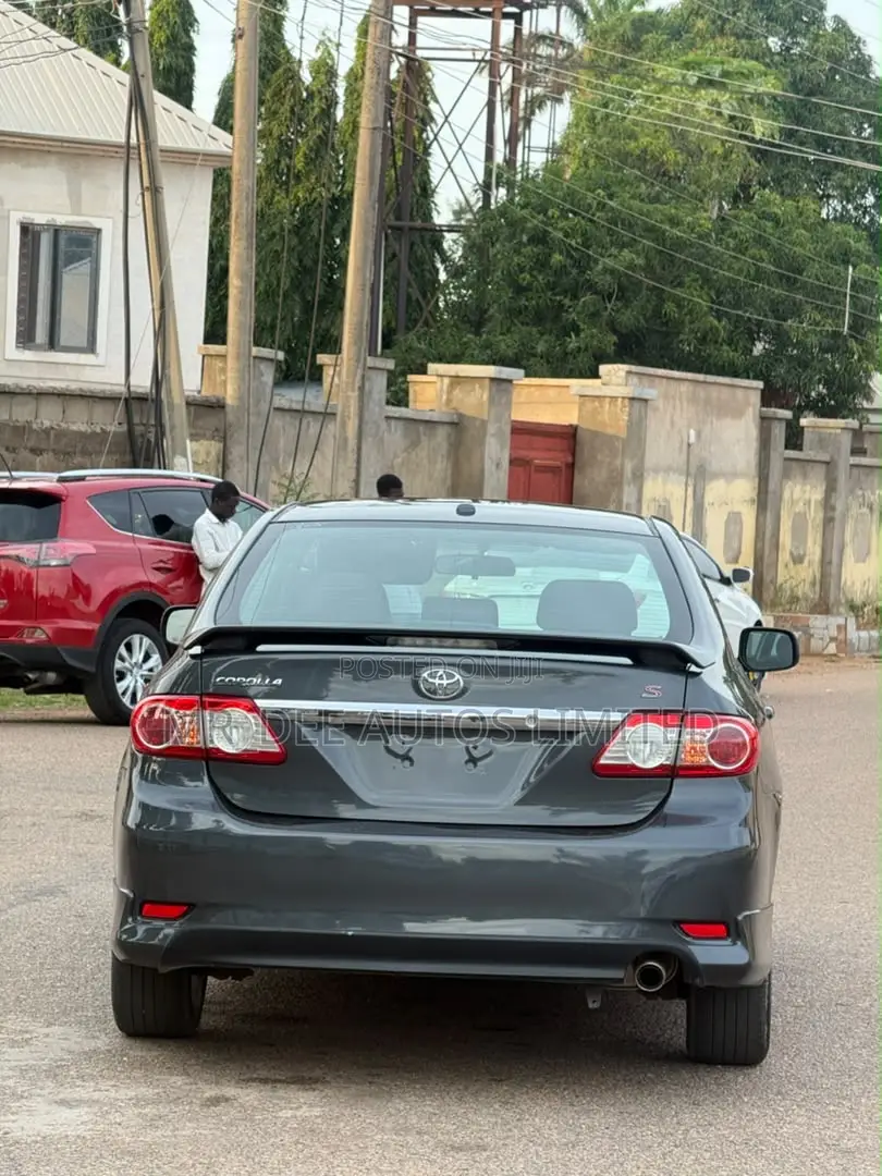 Toyota Corolla 2012 Gray