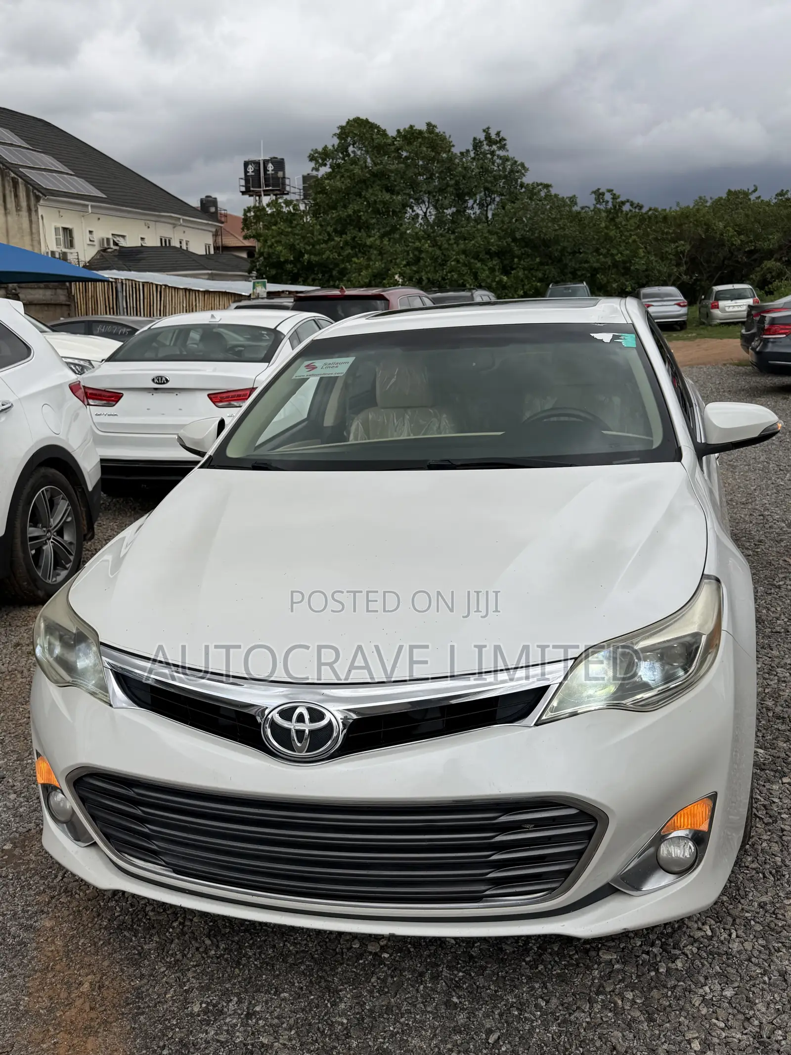 Toyota Avalon XLE Touring Sedan FWD (3.5L 6cyl 6A) 2013 White
