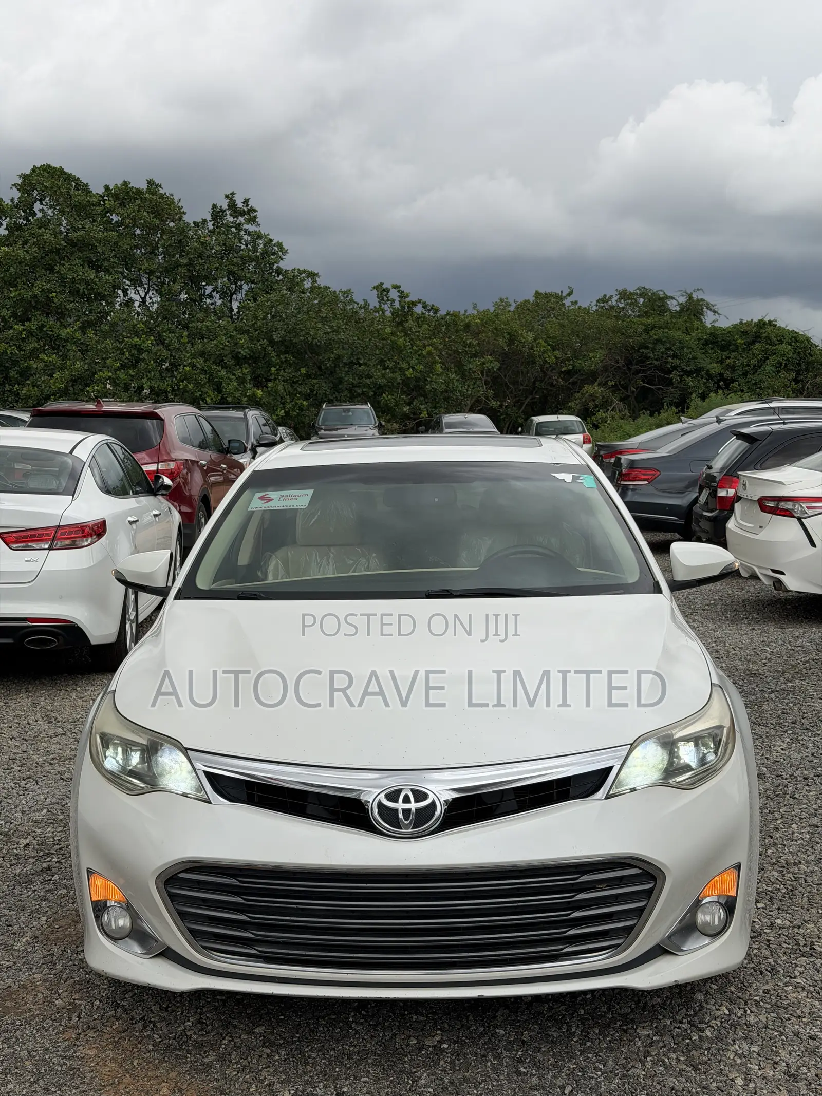 Toyota Avalon XLE Touring Sedan FWD (3.5L 6cyl 6A) 2013 White