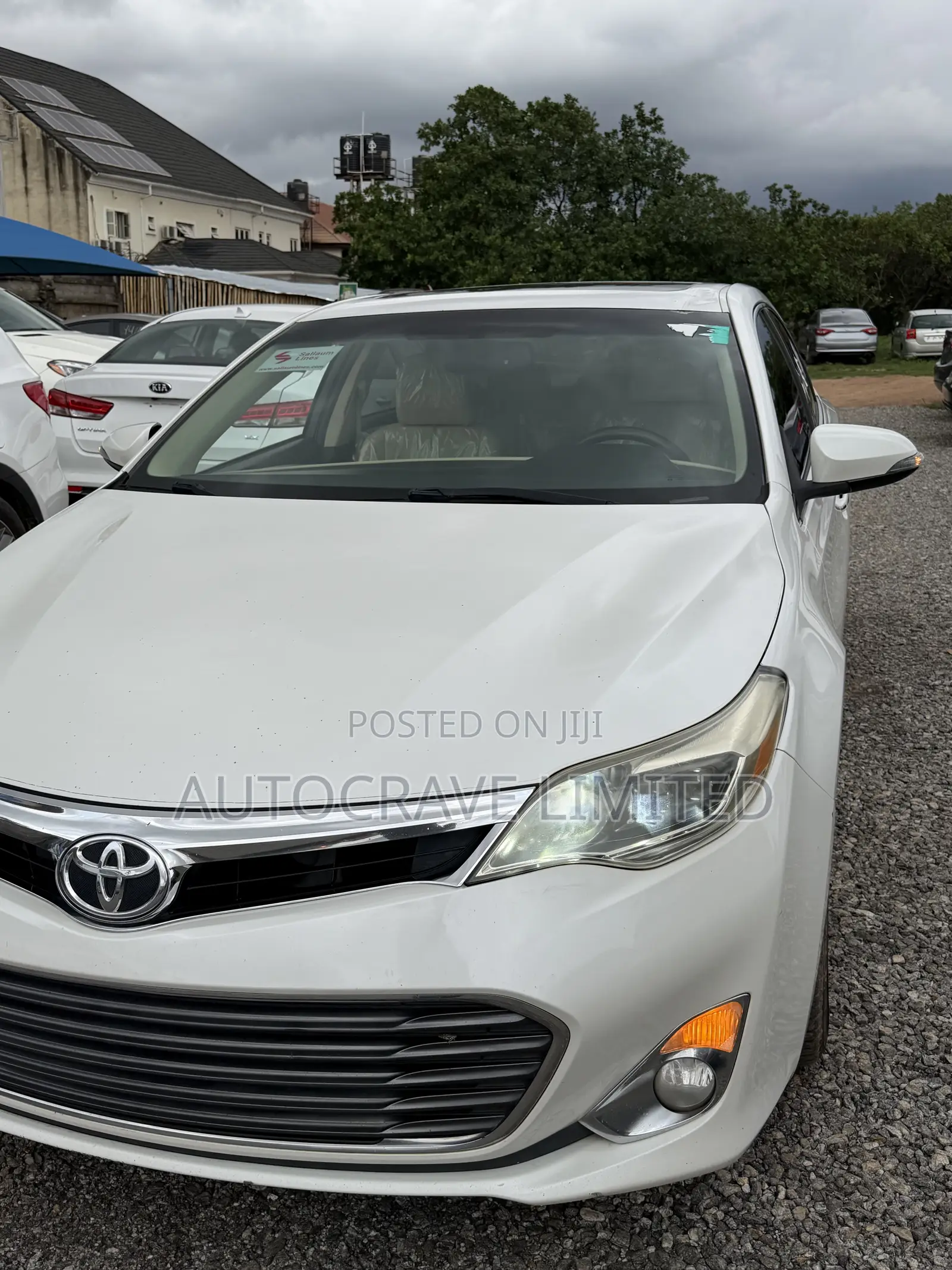 Toyota Avalon XLE Touring Sedan FWD (3.5L 6cyl 6A) 2013 White