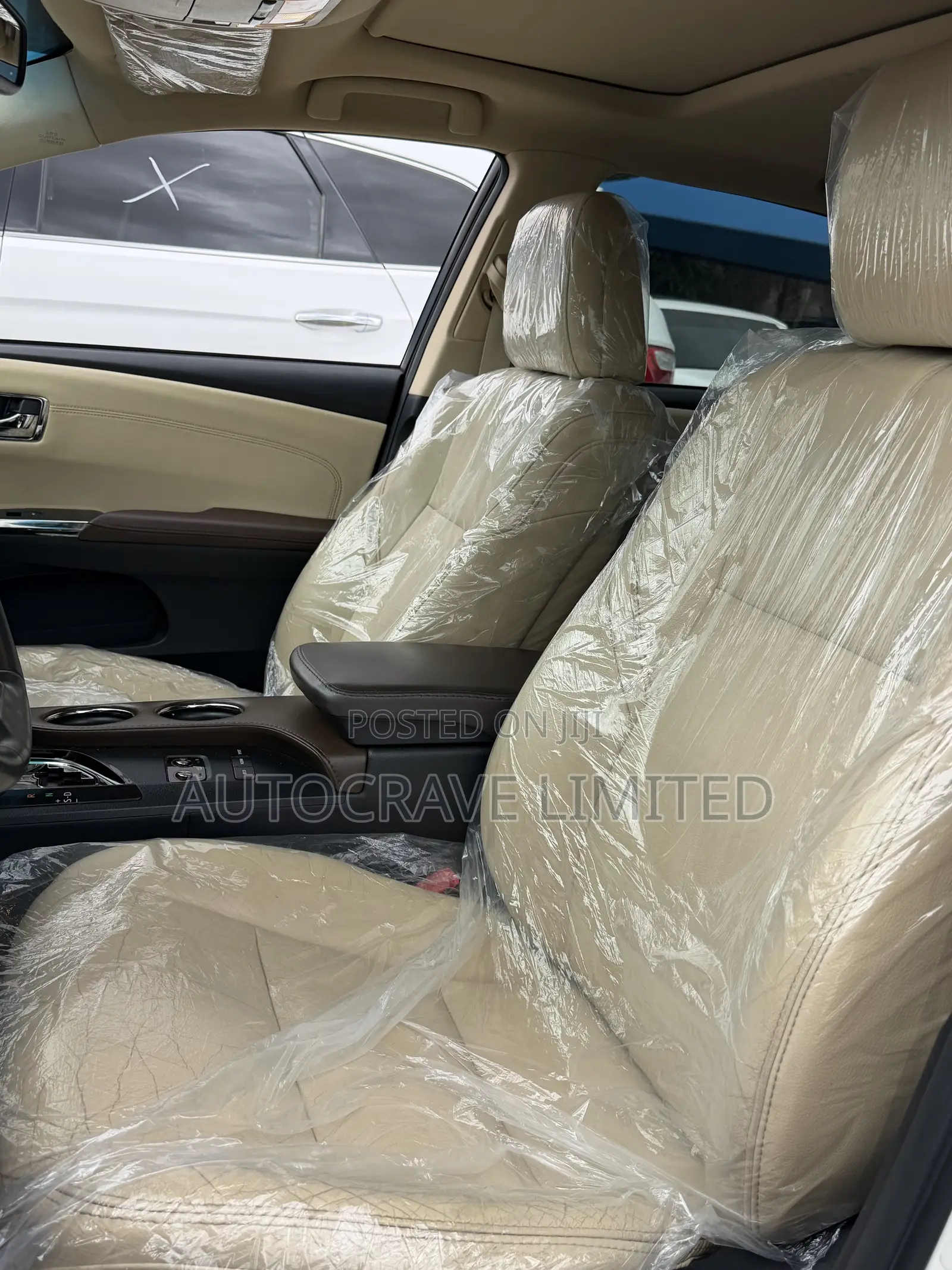 Toyota Avalon XLE Touring Sedan FWD (3.5L 6cyl 6A) 2013 White
