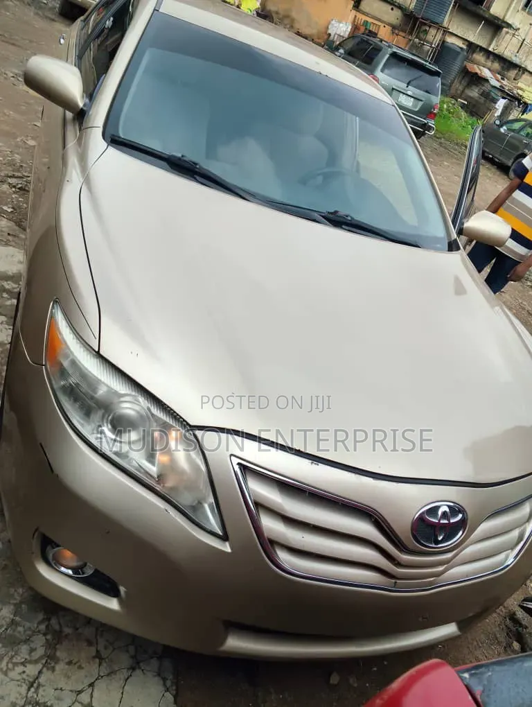 Toyota Camry 2010 Gold
