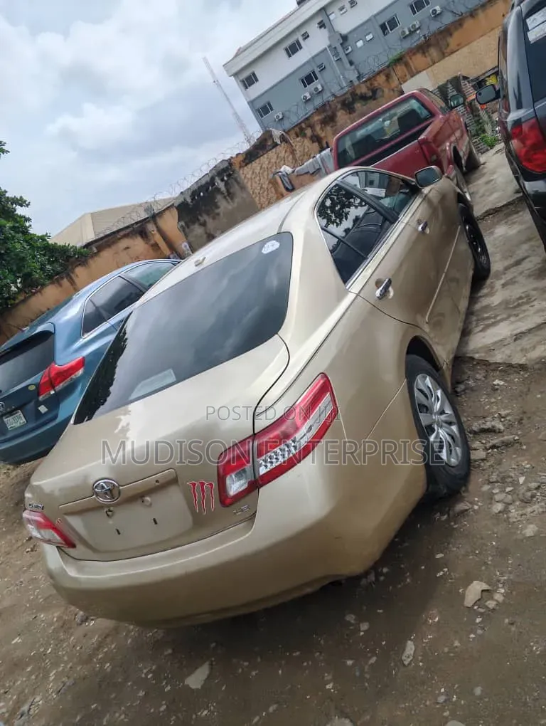 Toyota Camry 2010 Gold