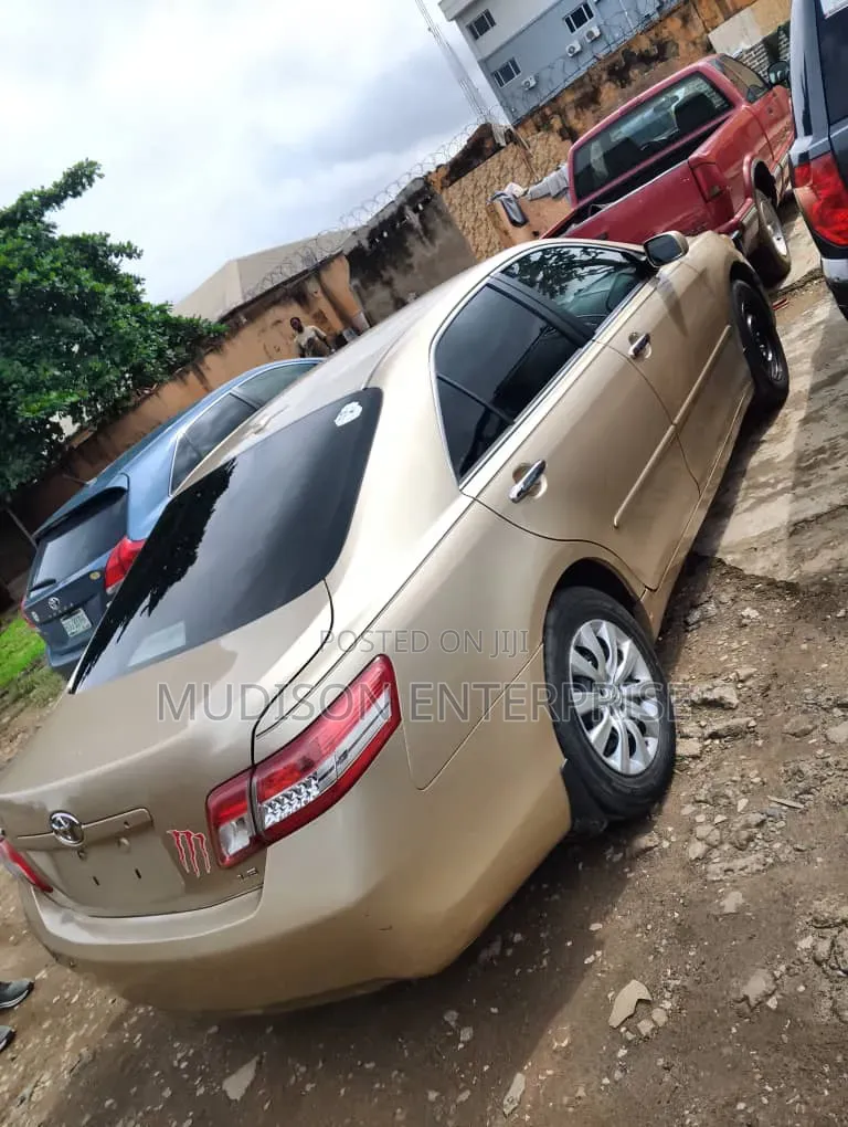 Toyota Camry 2010 Gold