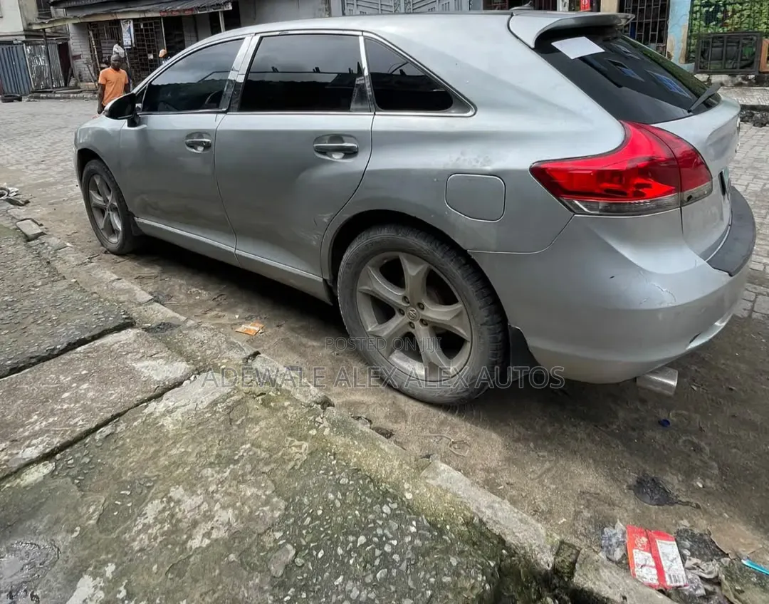 Toyota Venza 2010 Silver