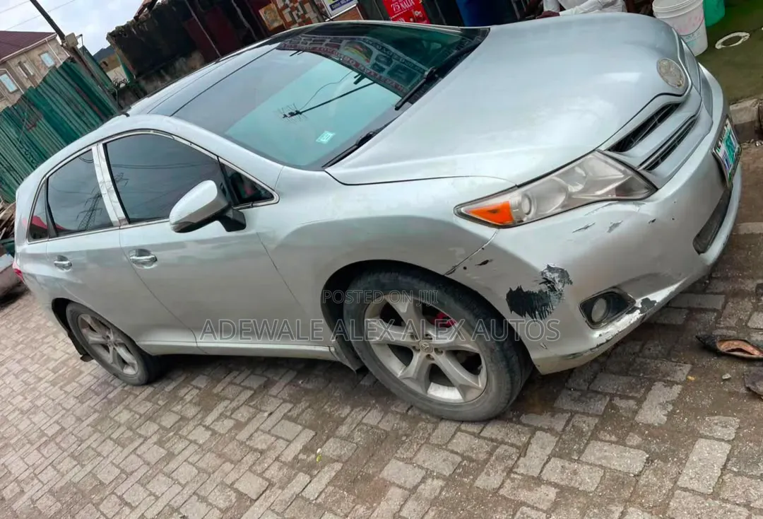 Toyota Venza 2010 Silver