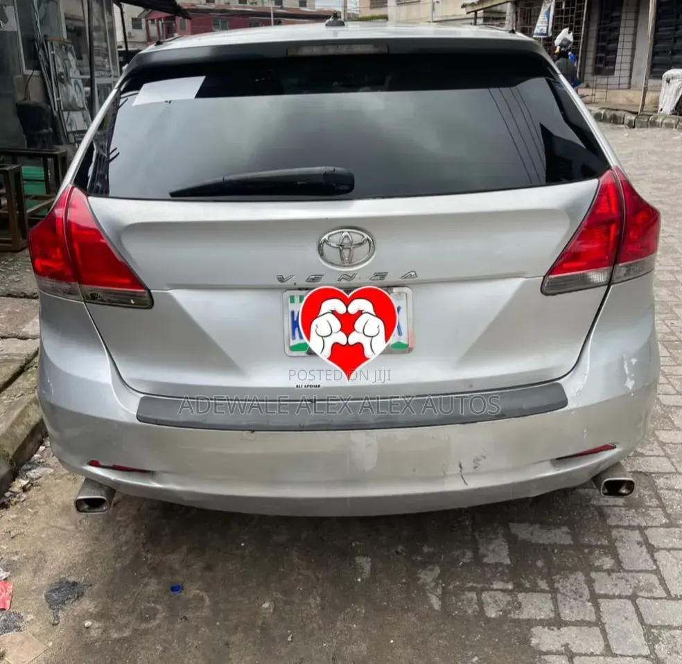 Toyota Venza 2010 Silver